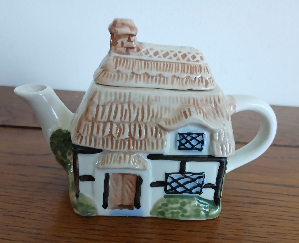 Theepotje in de vorm van een huisje, inhoud 200ml, Ophalen of Verzenden, Zo goed als nieuw