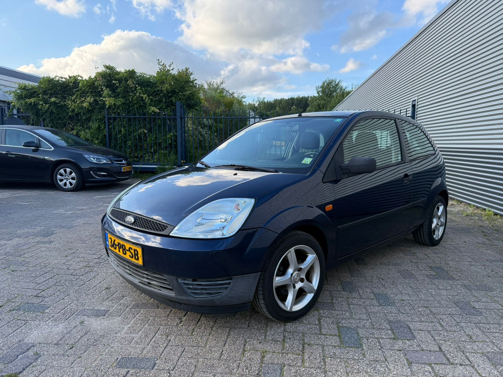Ford Fiësta 1.4 16V 3DR AUT 2004 Blauw, Auto's, 40 €/maand, 4 cilinders, Blauw, 1006 kg