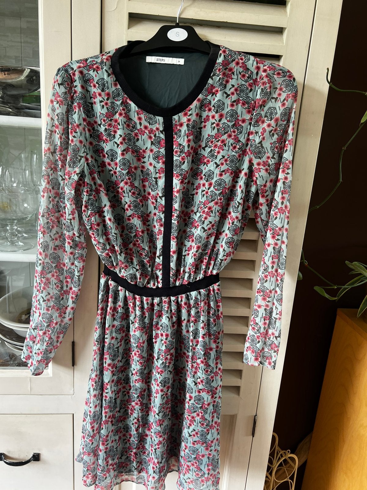 Bloemetjes jurk, Kleding | Dames, Jurken, Ophalen of Verzenden, Zo goed als nieuw, Zwart