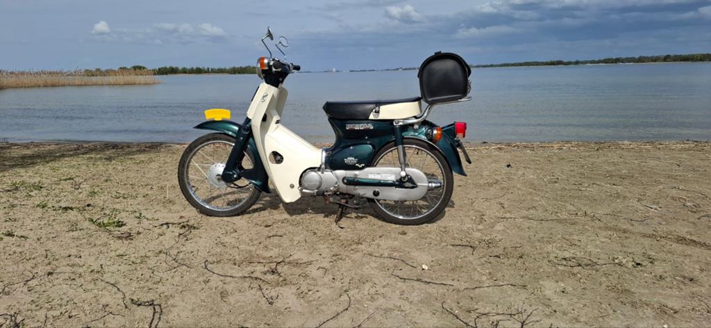 Mooie donkergroene Japanse Honda c50 cub., Fietsen en Brommers, Maximaal 45 km/u, 49 cc, 3 versnellingen, Ophalen