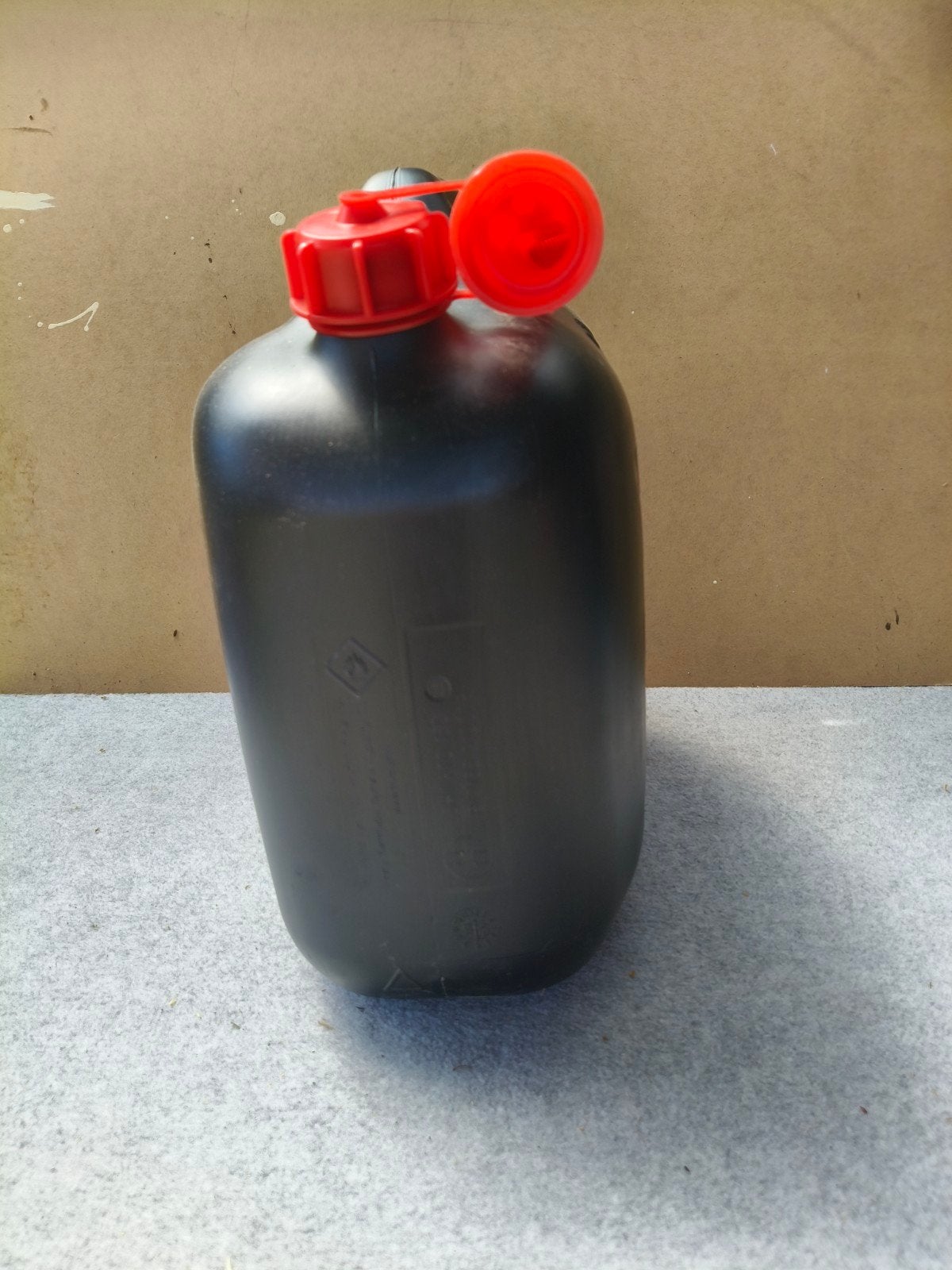 3 Jerrycans: 1x 10 liter, 2x 5 liter, Ophalen