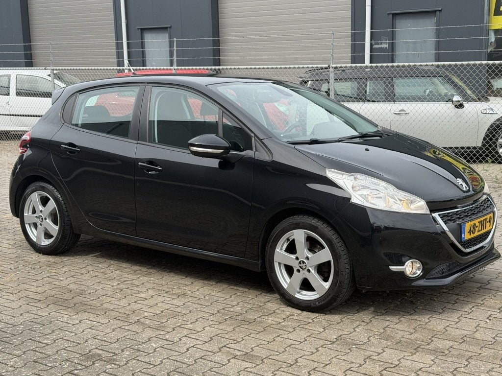 Peugeot 208 1.2 VTi Clima Navigatie Sportvelgen Trekhaak, Auto's, Peugeot, Bedrijf, Te koop, ABS, Airbags, Alarm, Boordcomputer