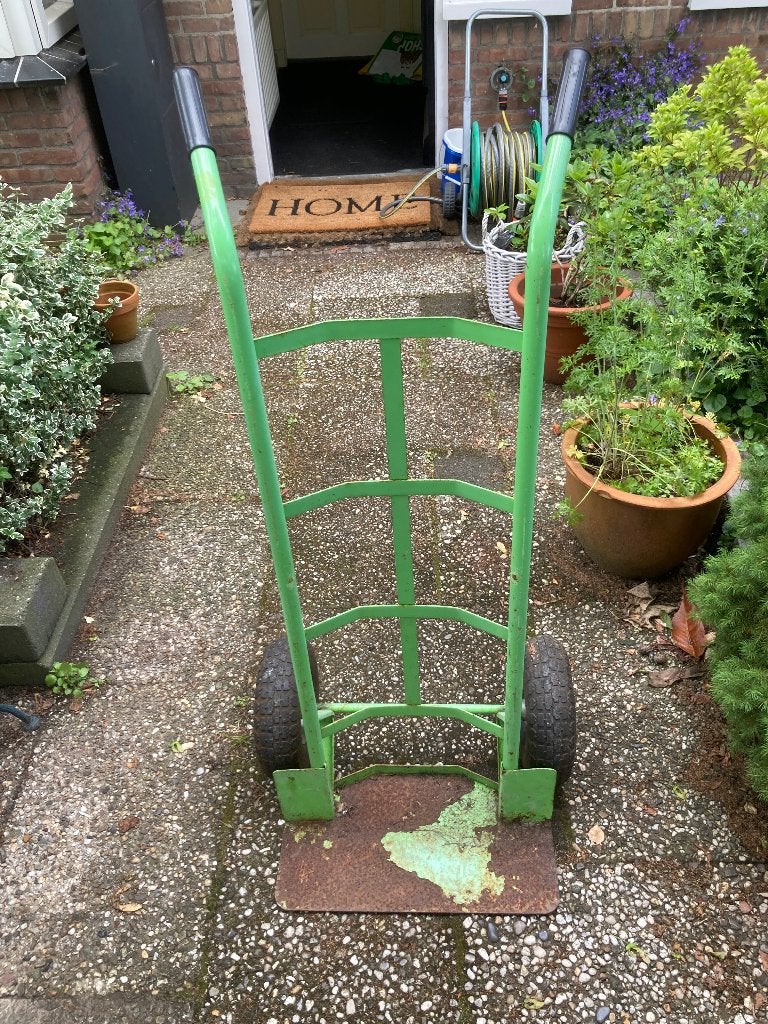 T.K. nog goede stevige steekwagen met goede banden