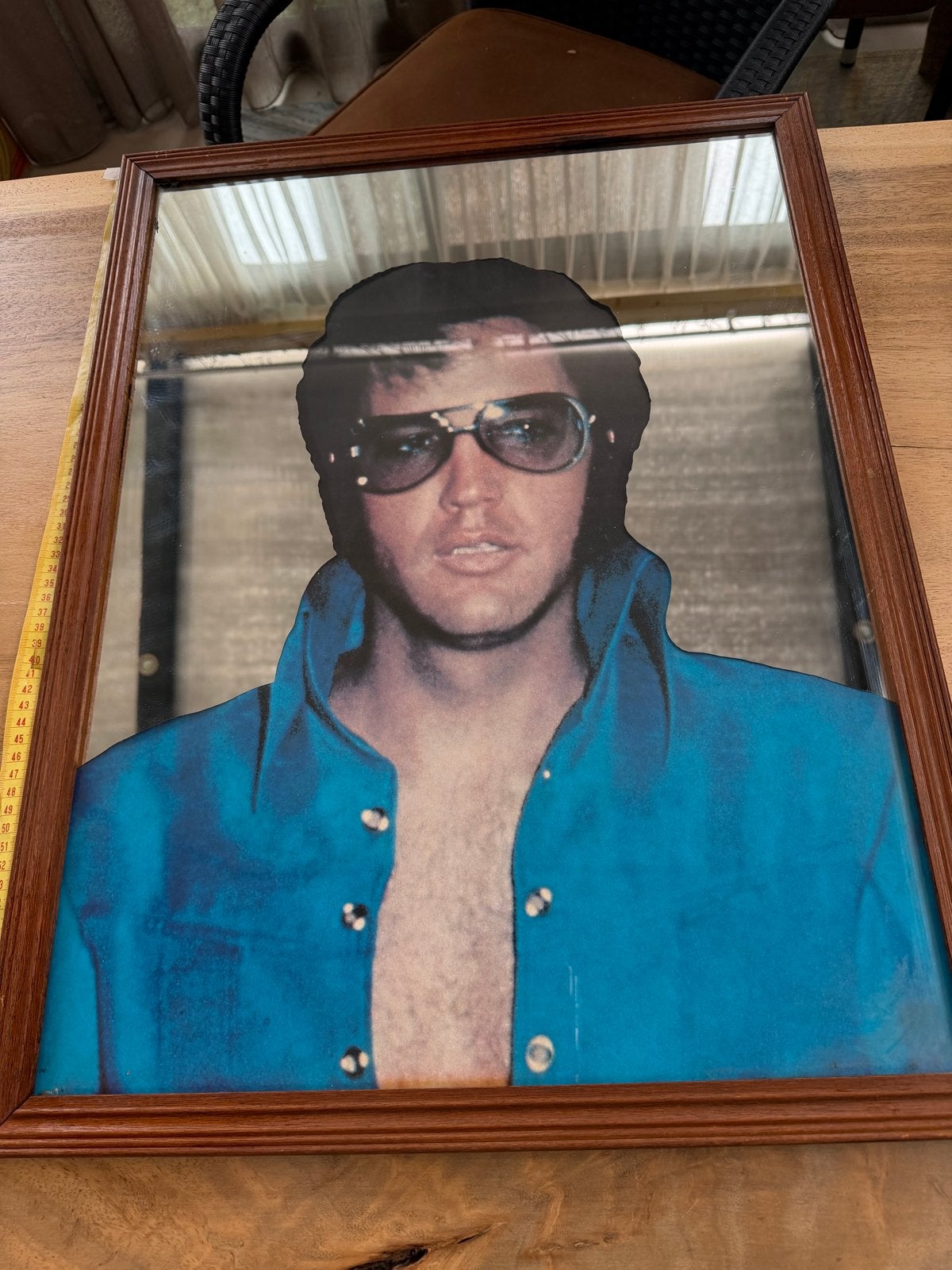 Vintage Elvis Presley spiegel met houten lijst, Ophalen, 50 – 75, Minder dan 50 cm, Gebruikt
