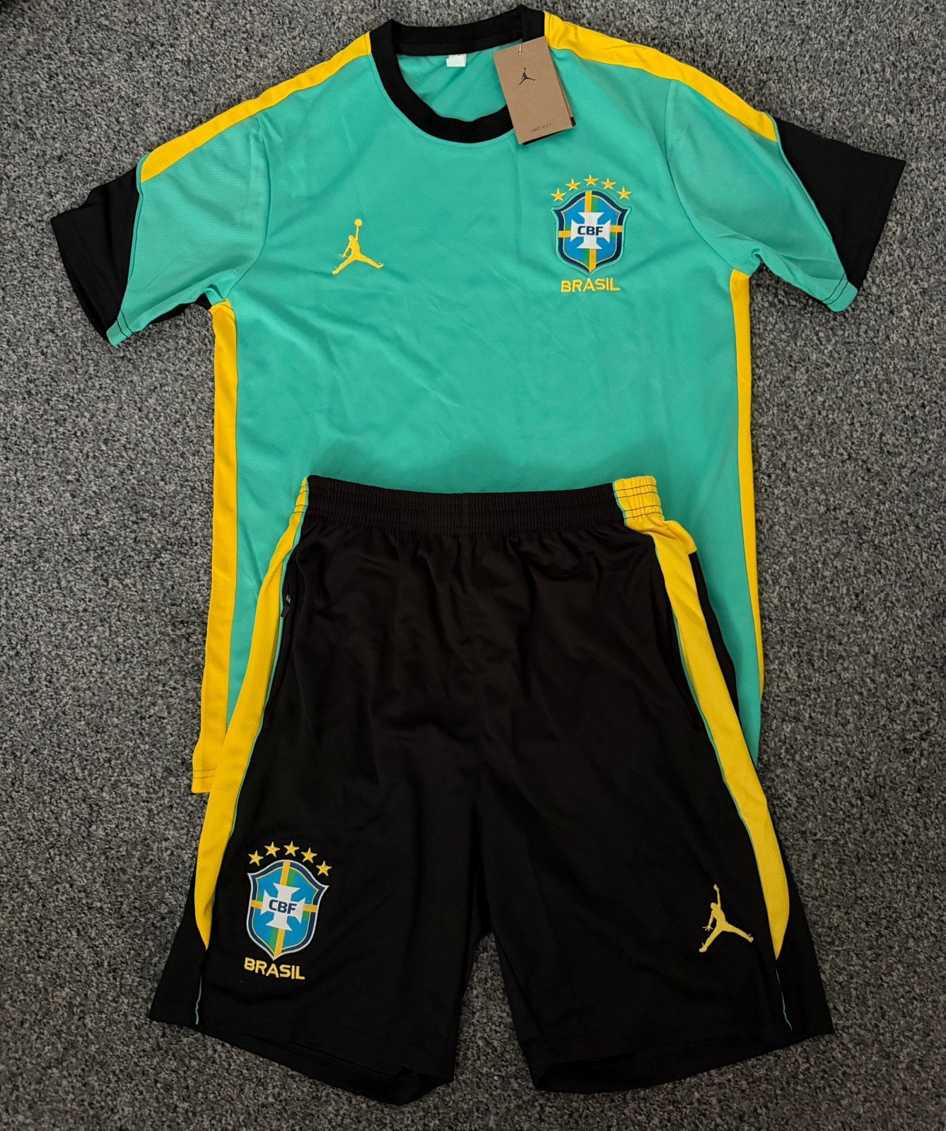 Brazilië Set - Maat M, Kleding | Heren, Sportkleding, Nieuw, Voetbal, Groen, Verzenden
