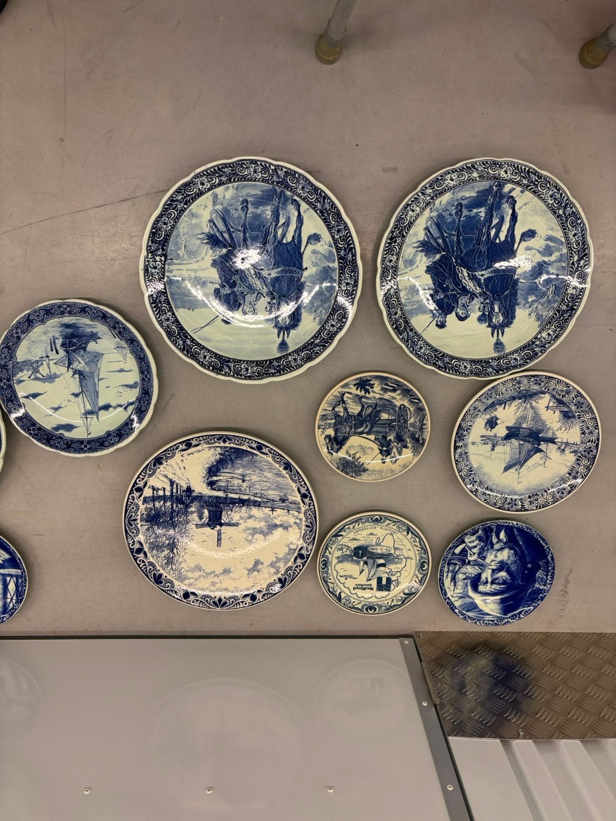 Set van Delfts blauwe borden, Ophalen