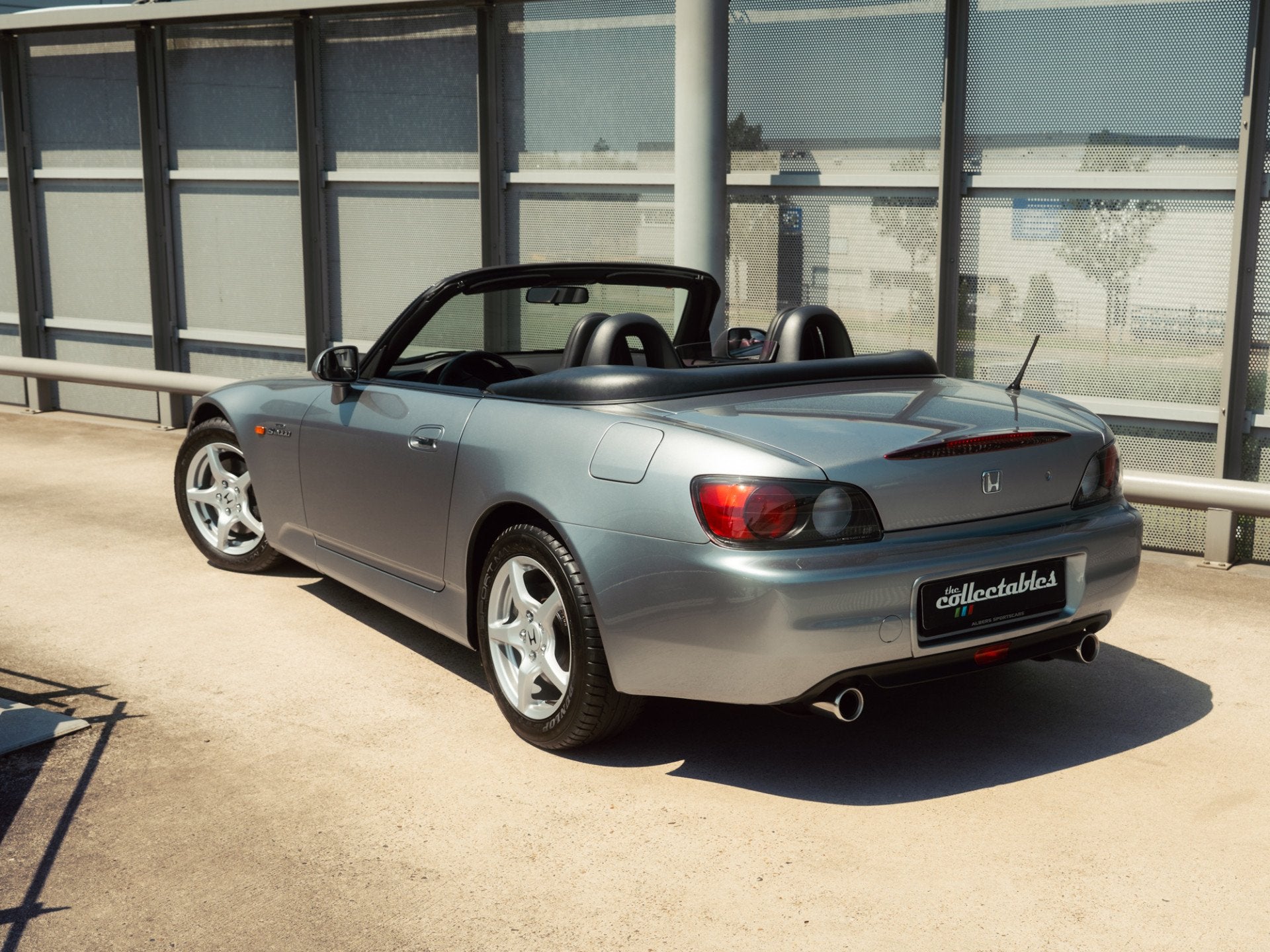 Honda S2000 2.0i slechts 8.400km in nieuwstaat (bj 2001), foto 4