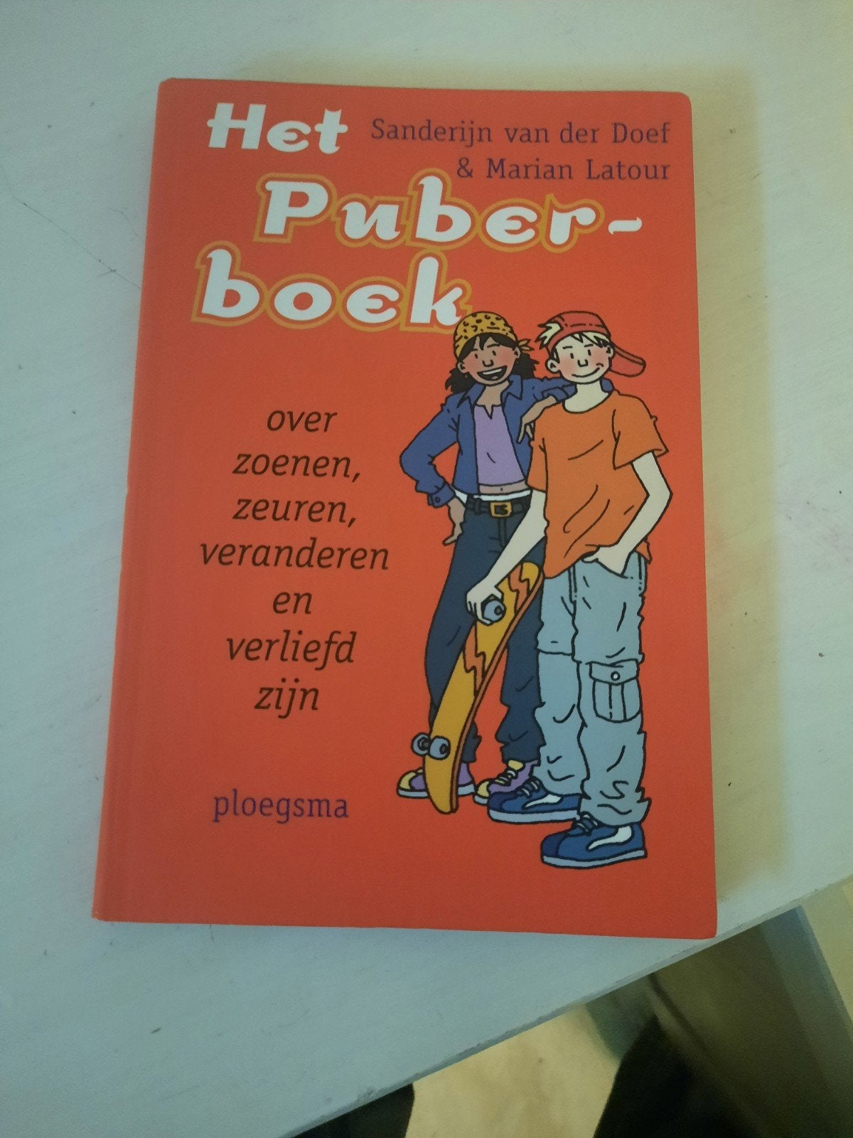 Het Puberboek: Alles over zoenen, zeuren en verliefd zijn, Boeken, Ophalen of Verzenden, Zo goed als nieuw, Sanderijn van der Doef & Marian Latour