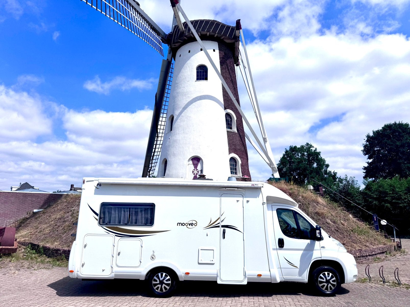 Caravans And Camping Pilote