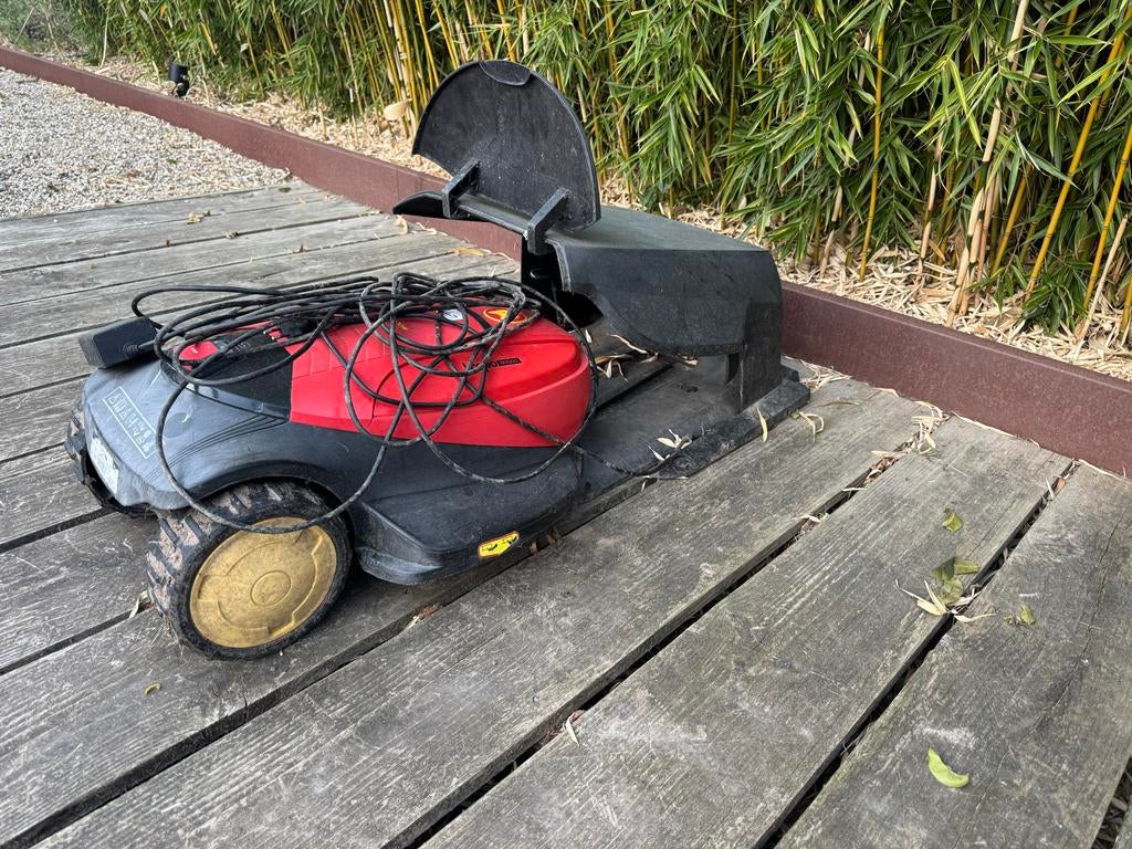 Wolf-Garten Loopo M1000 Robotmaaier inclusief garage, Tuin en Terras, Robotmaaiers, Gebruikt, Meer dan 25 cm, Bestuurbaar via app