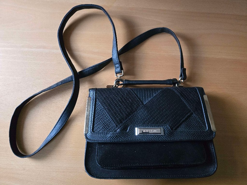 River Island Crossbody Tas – 24 x 17 cm, Ophalen of Verzenden, Zo goed als nieuw, Zwart, Schoudertasje