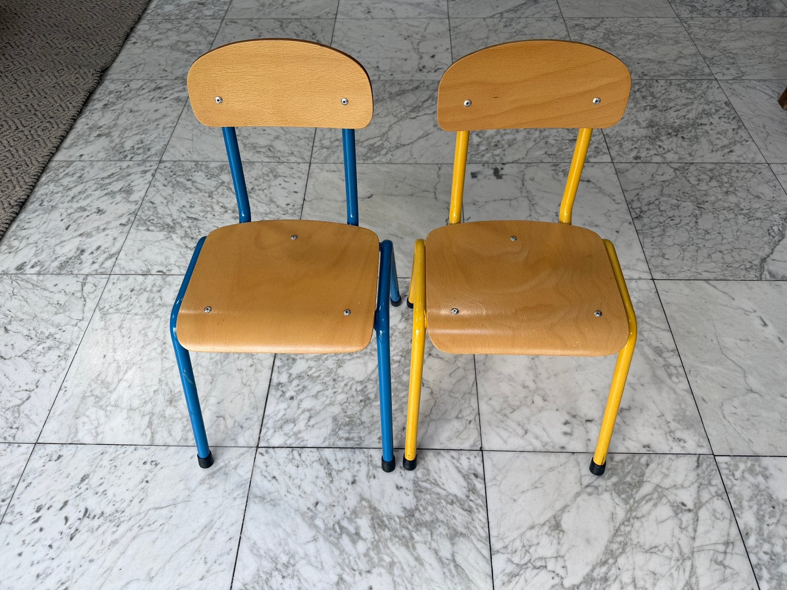 Kinder Schoolstoeltjes, twee stuks stapelbaar blauw en geel, Ophalen of Verzenden, Zo goed als nieuw, Stoel(en)