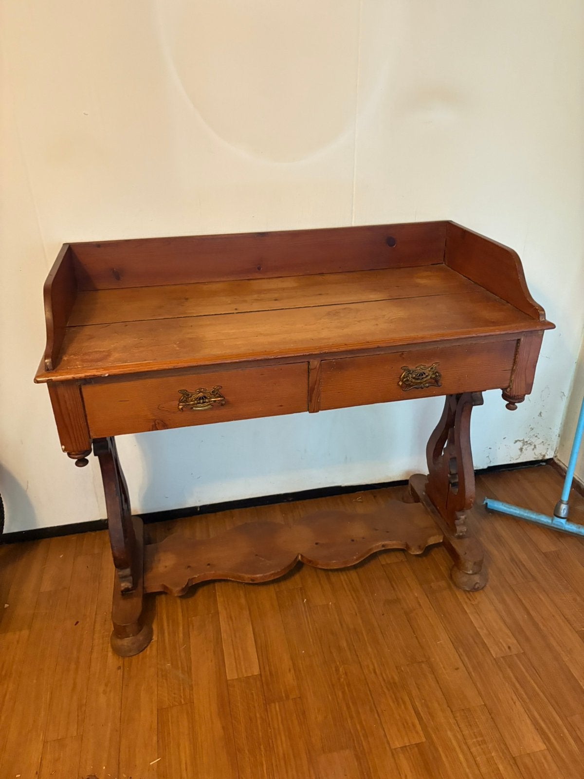 Antieke was/kaptafel, Ophalen