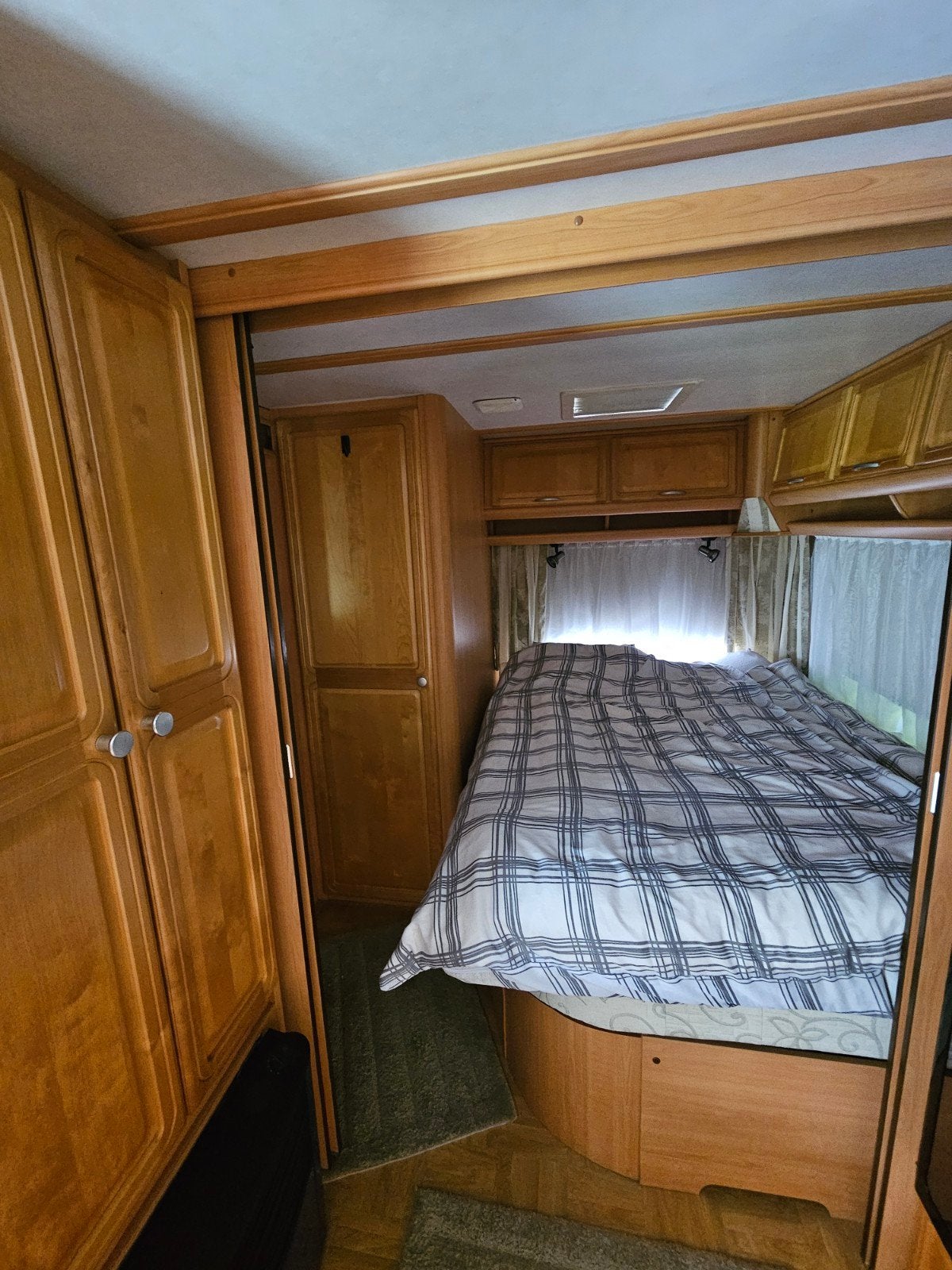 LMC 560 K1 Caravan - Ruim met airco in Zeeland, Caravans en Kamperen, Vast bed, Rondzit, Particulier, Koelkast