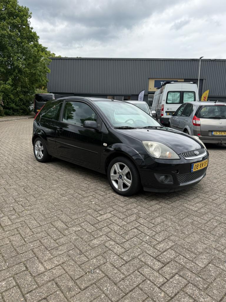 Ford Fiësta 1.3 | 3DR | NW APK ✅, Auto's, Ford, 1299 cc, 40 €/maand, 4 cilinders, Zwart
