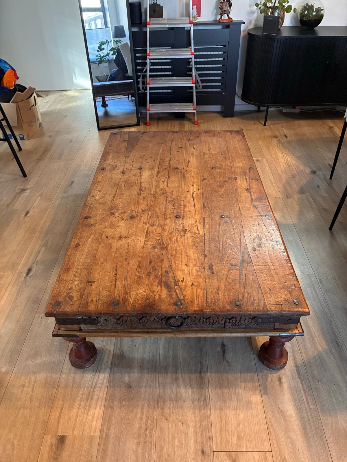 Unieke handgesneden salontafel in zeer goede staat, Huis en Inrichting, Ophalen, 100 tot 150 cm, 50 tot 100 cm, Zo goed als nieuw