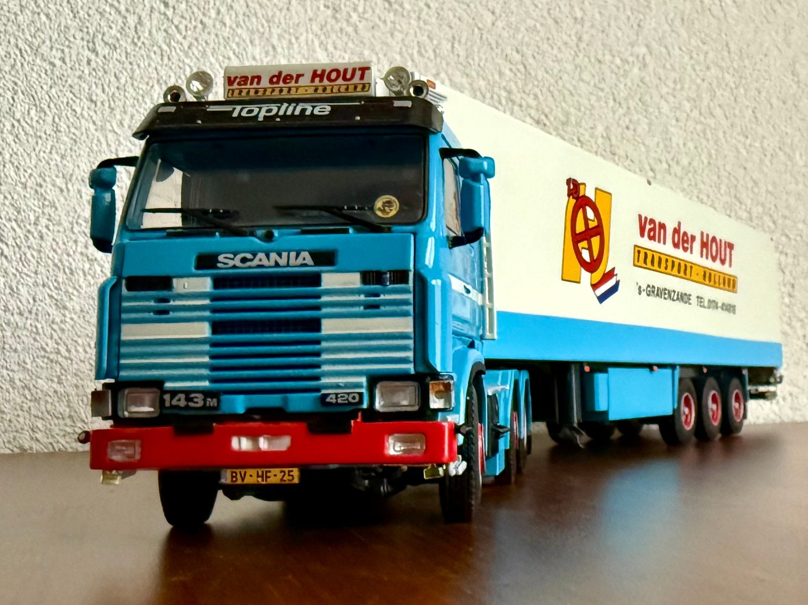 WSI Van der Hout Scania 143 i.s.m Westland Scale Brothers, Hobby en Vrije tijd, Modelauto's | 1:50, Ophalen of Verzenden, Zo goed als nieuw