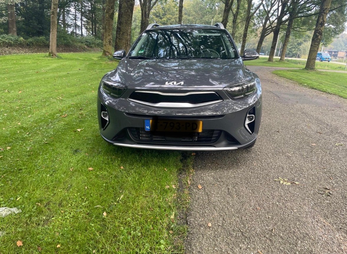 Kia Stonic 1.0 T-gdi 120pk Dct7 2023 Grijs, Auto's, 1160 kg, 450 kg, Origineel Nederlands, 19 km/l