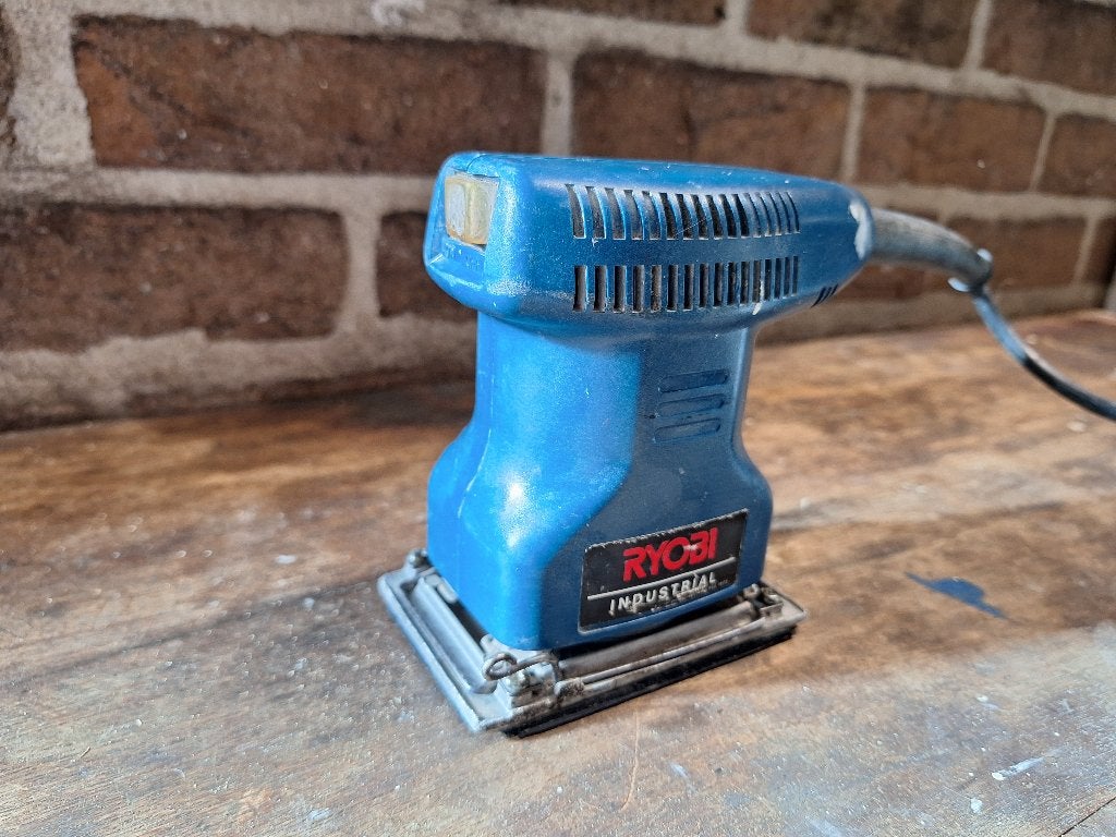 Handpalm schuurmachine, Doe-het-zelf en Verbouw, Ophalen, Gebruikt, Minder dan 600 watt, Vlakschuurmachine