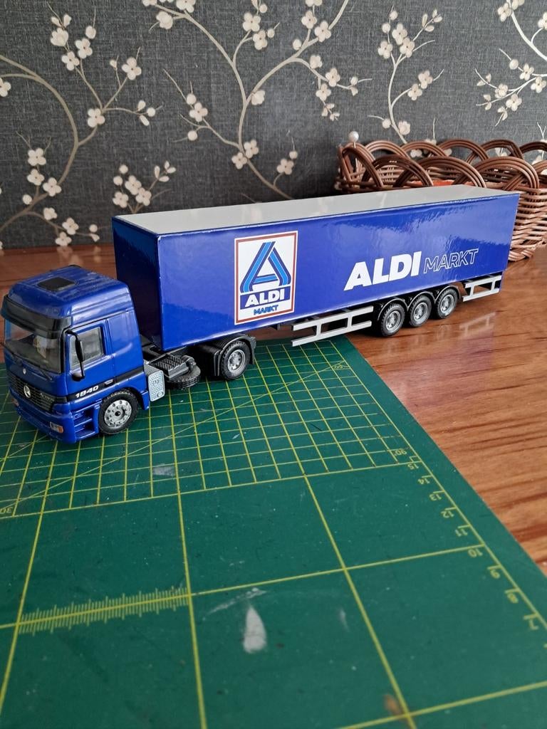 Vrachtauto, Hobby en Vrije tijd, Modelauto's | 1:50, Ophalen of Verzenden, Zo goed als nieuw, Bus of Vrachtwagen