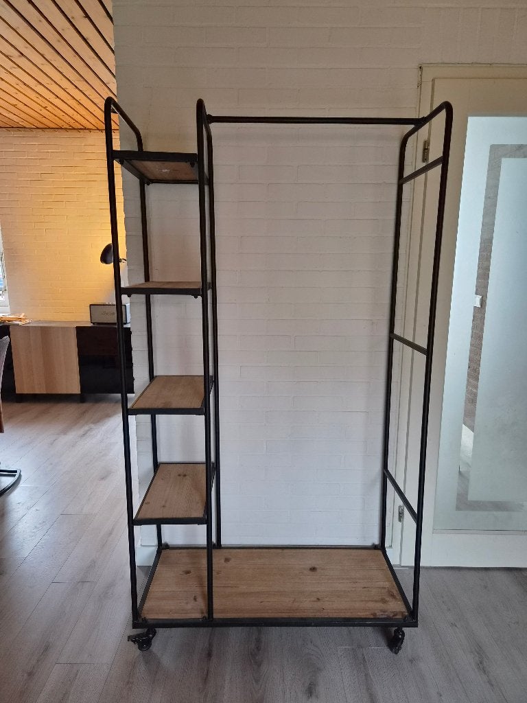Kledingrek Xenos, Gebruikt, 100 tot 150 cm, Met plank(en), 150 tot 200 cm
