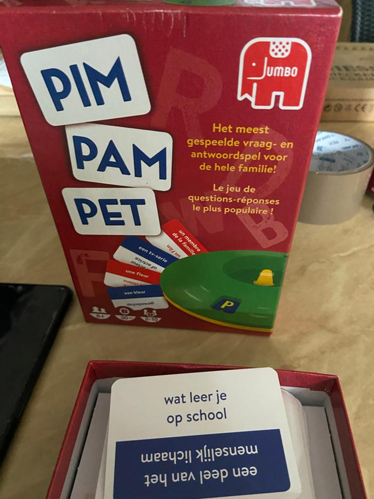 Pim Pam Pet - Het meest gespeelde vraag- en antwoordspel, Hobby en Vrije tijd, Gezelschapsspellen | Bordspellen, Drie of vier spelers