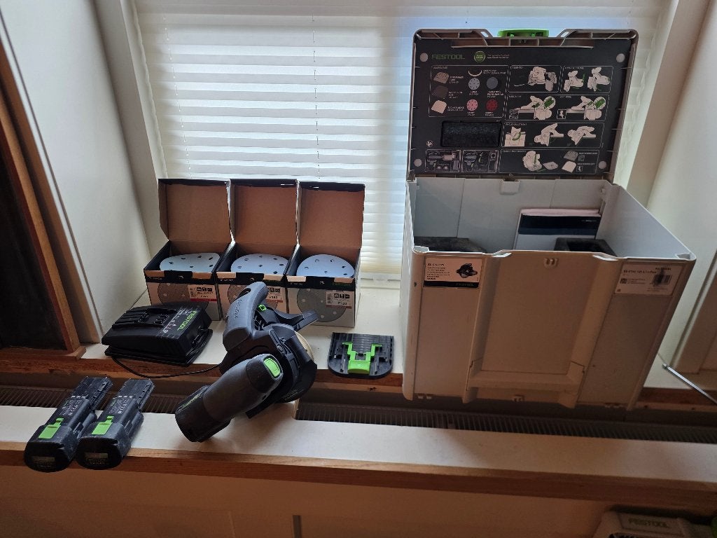 Festool ES-ETSC 125 Haakse Accu schuurmachine, zeer compleet, Ophalen of Verzenden, Gebruikt, Minder dan 600 watt, Excentrische schuurmachine