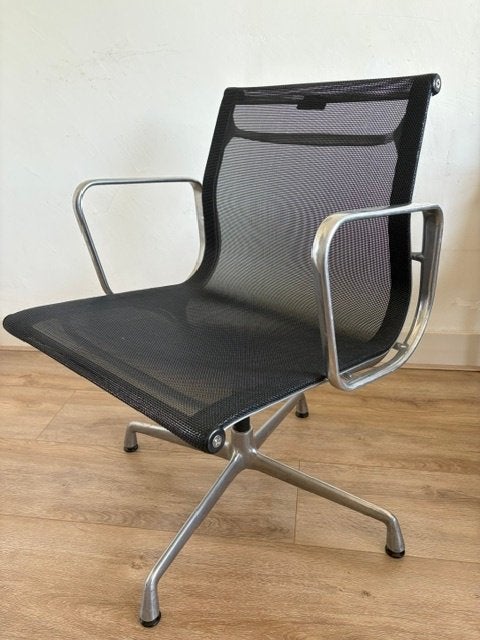 Vitra Eames EA108 netweave, Huis en Inrichting, Ophalen of Verzenden, Gebruikt, Zwart, Eén