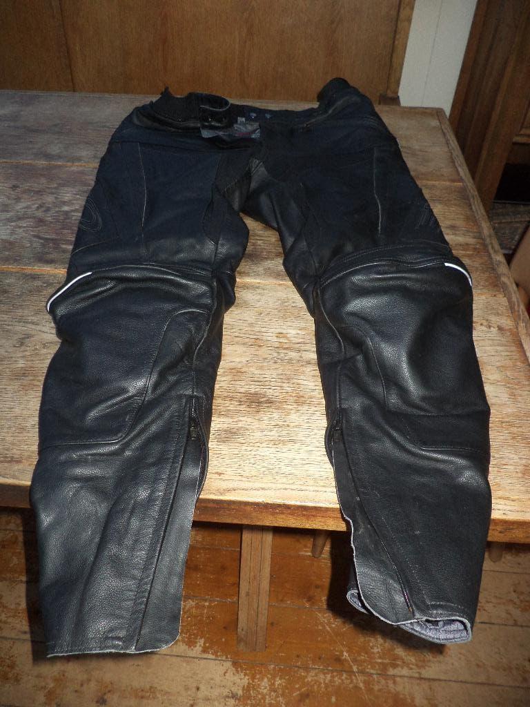 Evolution motorcycle leren motorbroek men 54, Motoren, Kleding | Motorkleding, Ophalen, Tweedehands, Broek | leer
