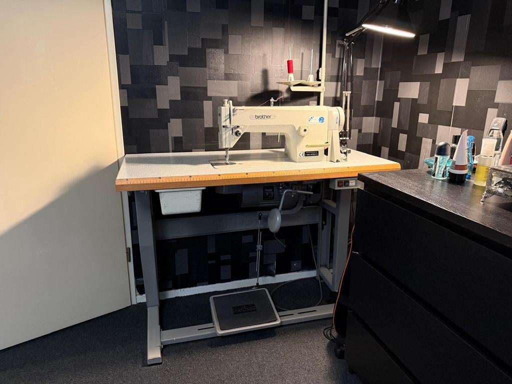 Een goede naaimachine, Hobby en Vrije tijd, Naaimachines en Toebehoren, Ophalen of Verzenden, Zo goed als nieuw, Naaimachine, Overige merken