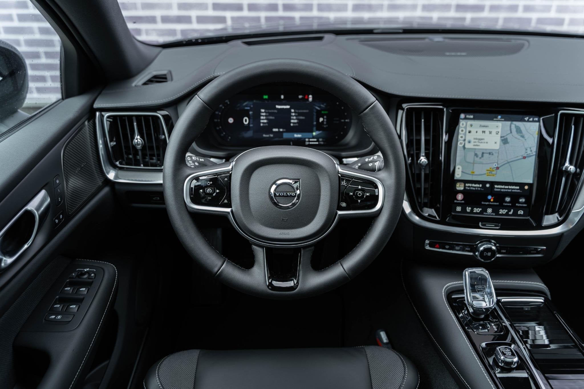 Volvo V60 T6 Plug-in hybrid AWD Ultra Dark | Google | Long R, Auto's, 12 maanden, Stof, Euro 6, 4 cilinders