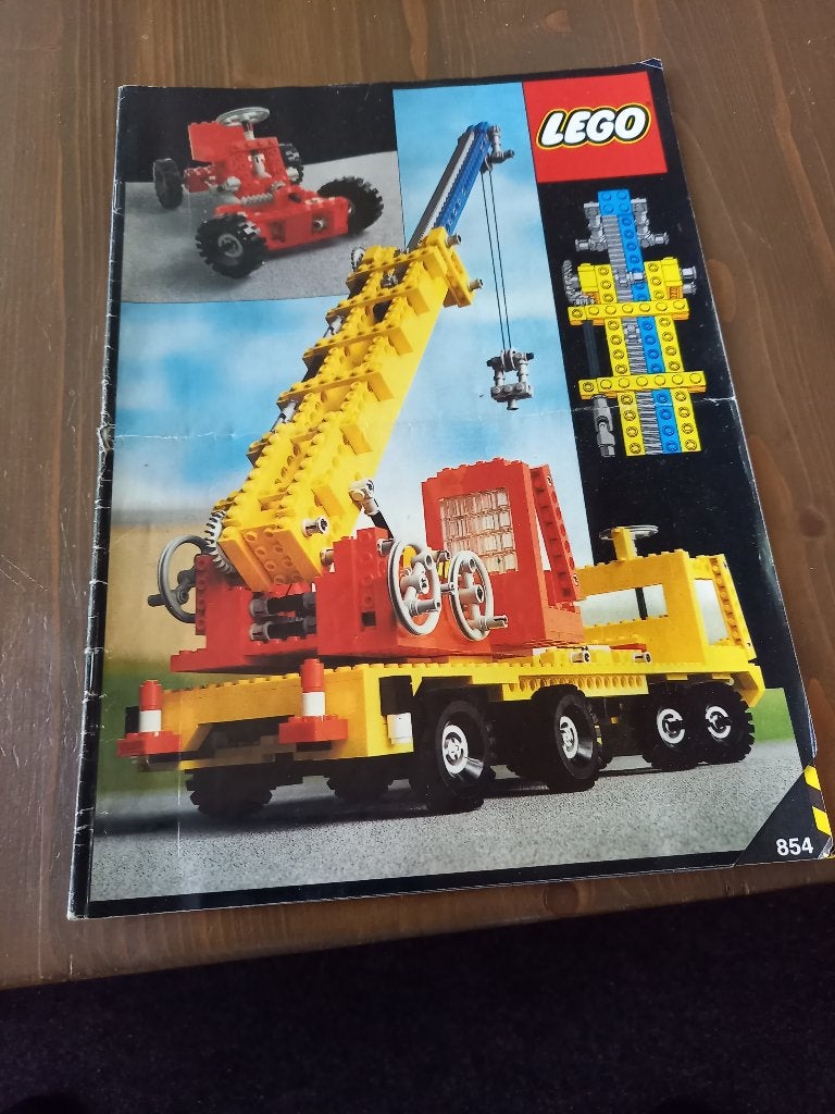 Lego instructieboekje 854, Ophalen