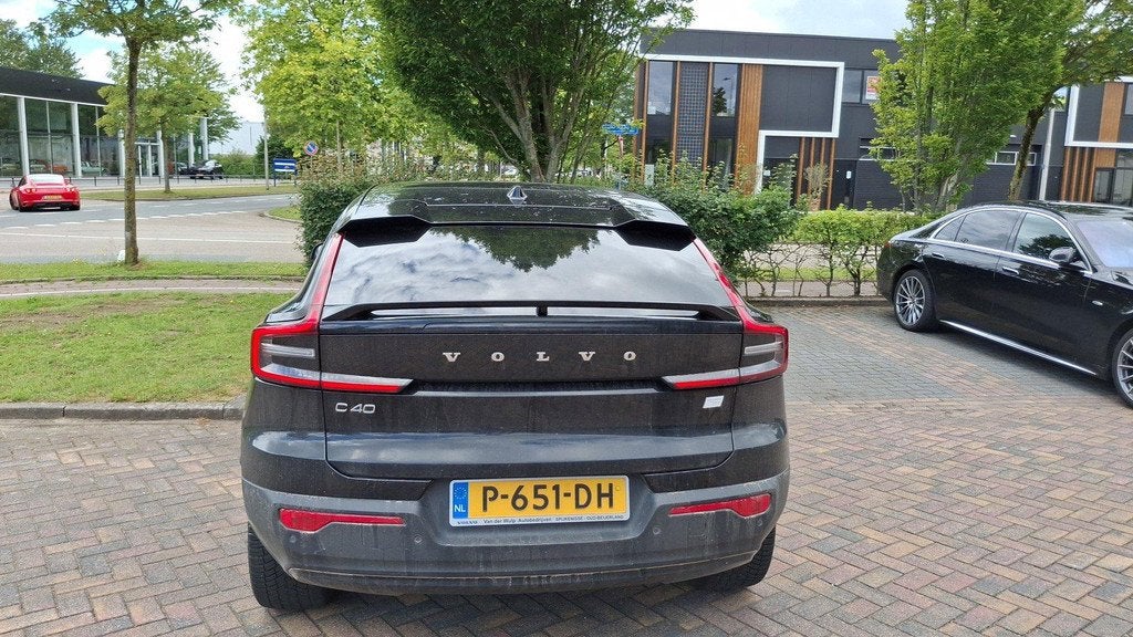 Volvo C40 Recharge Twin Intro Edition 78 kWh | PANORAMADAK |, Auto's, Volvo, 12 maanden, Zwart, Origineel Nederlands, Vierwielaandrijving