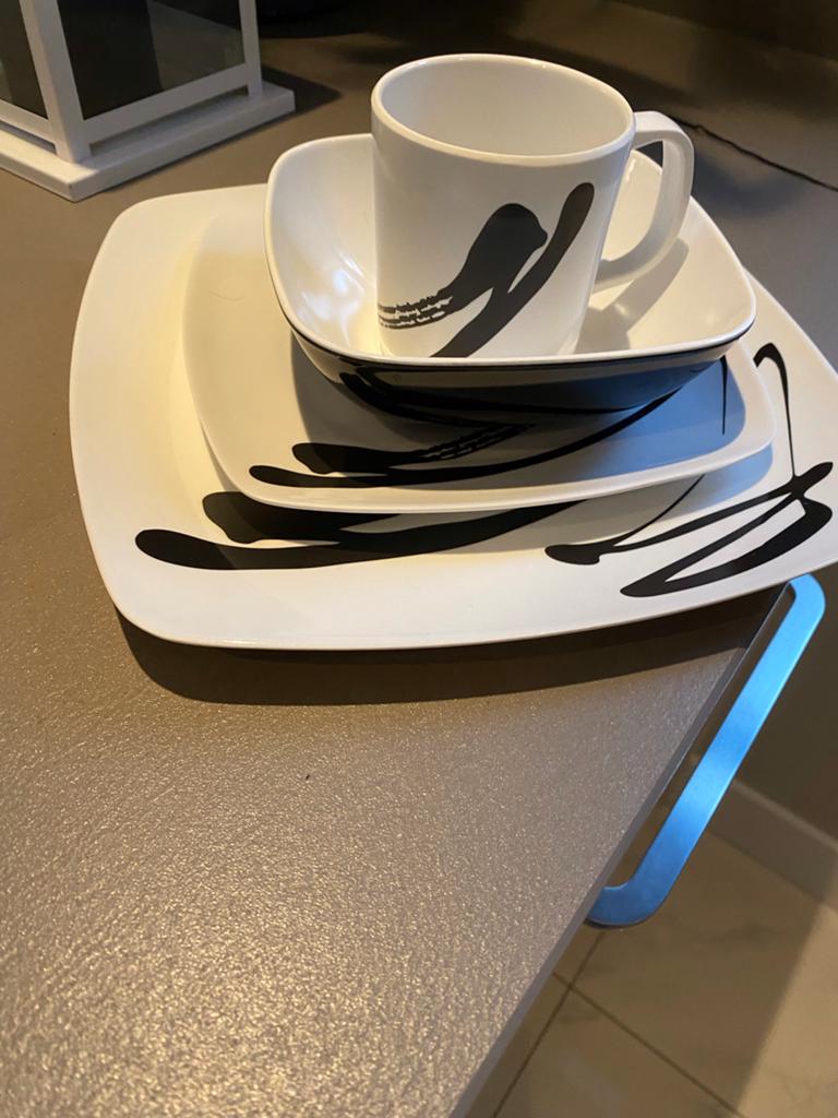 Compleet servies wit/zwart, 8 persoons, camping, kunststof, Caravans en Kamperen, Kampeeraccessoires, Ophalen, Gebruikt