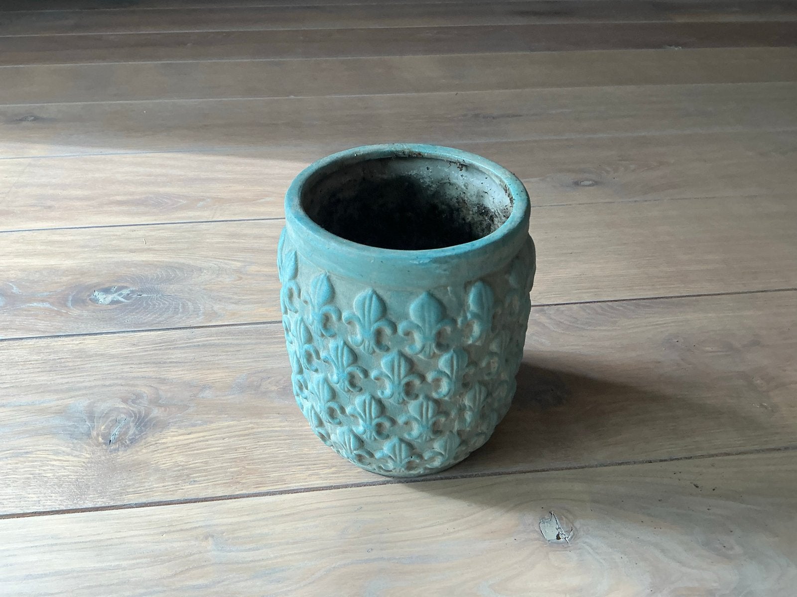 Decoratieve bloempot met lelie-reliëf, turquoise PTMD, Huis en Inrichting, Woonaccessoires | Vazen, Ophalen, Gebruikt