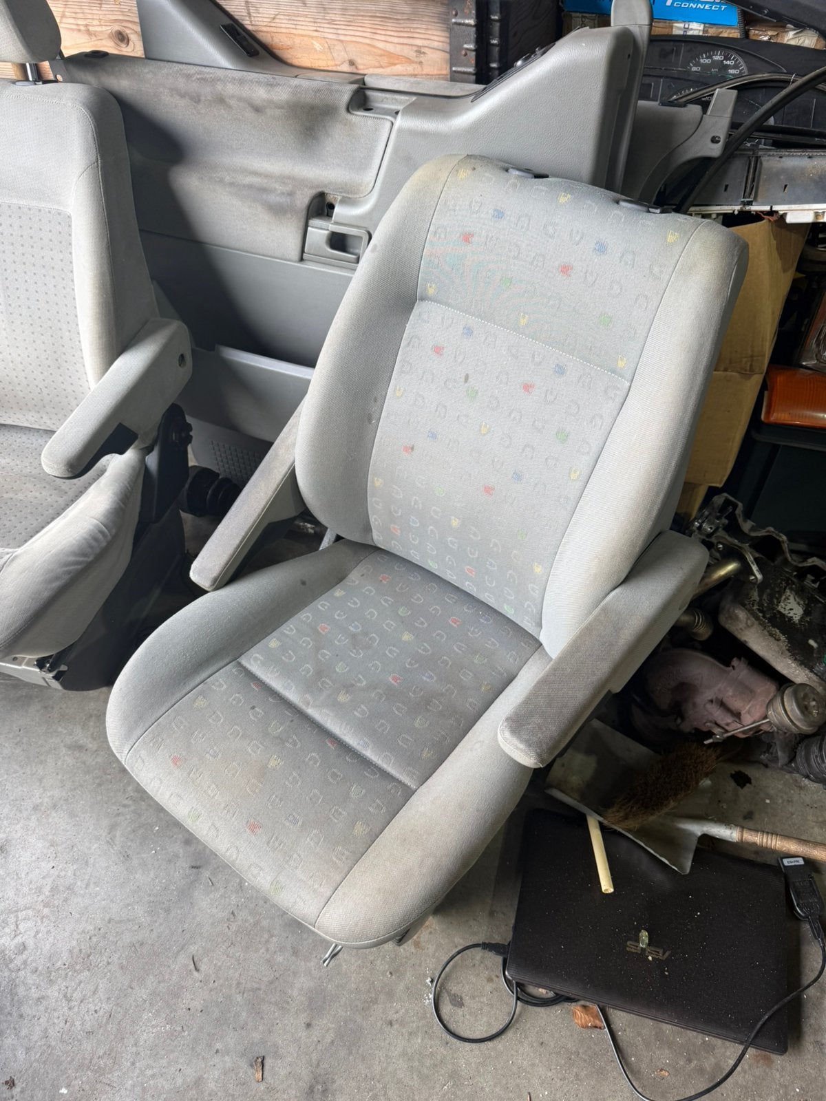 Vw t4 pilote stoel (hoef ijzer), Ophalen