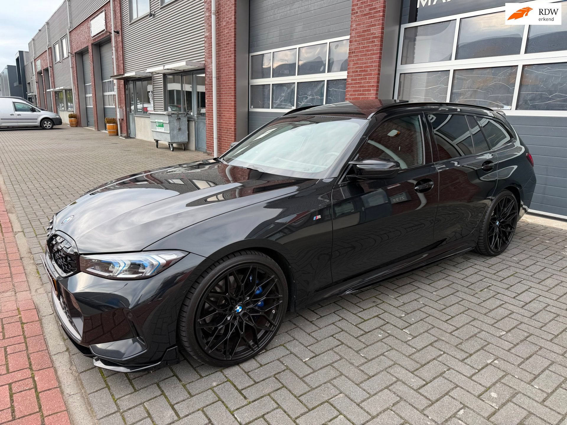 BMW M340i LCI xDrive ACC Pano Leder Camera Trekhaak H/K HUD, Automaat, Dealer onderhouden, 1770 kg, Zwart