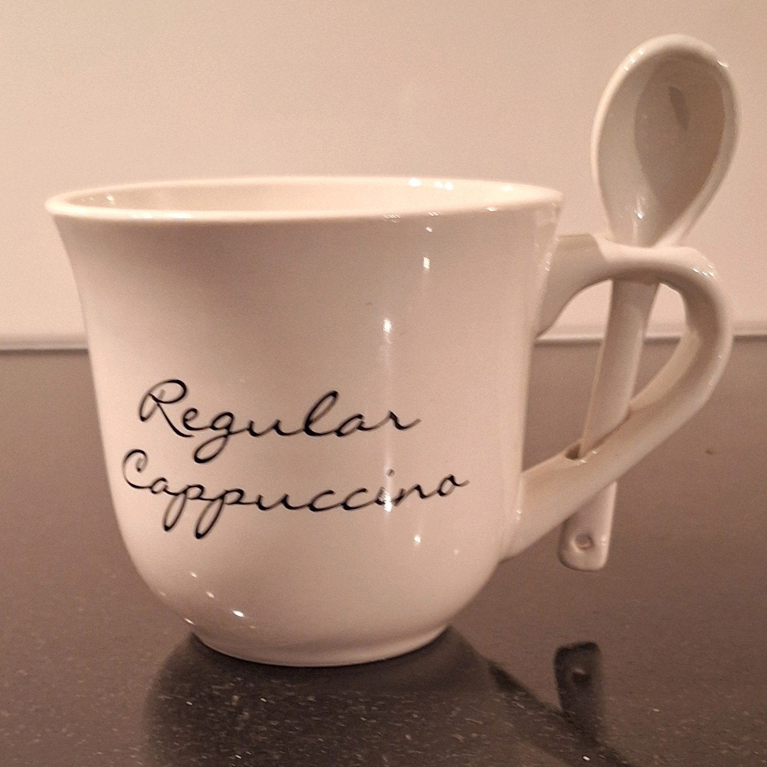 Riviera Maison Regular Cappuccino mok met lepel, Ophalen of Verzenden, Zo goed als nieuw, Overige stijlen, Kop(pen) en/of Schotel(s)