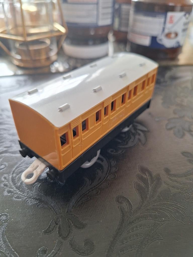 Thomas de trein tomy custom brown brachline wagon, Kinderen en Baby's, Speelgoed | Thomas de Trein, Ophalen of Verzenden, Zo goed als nieuw