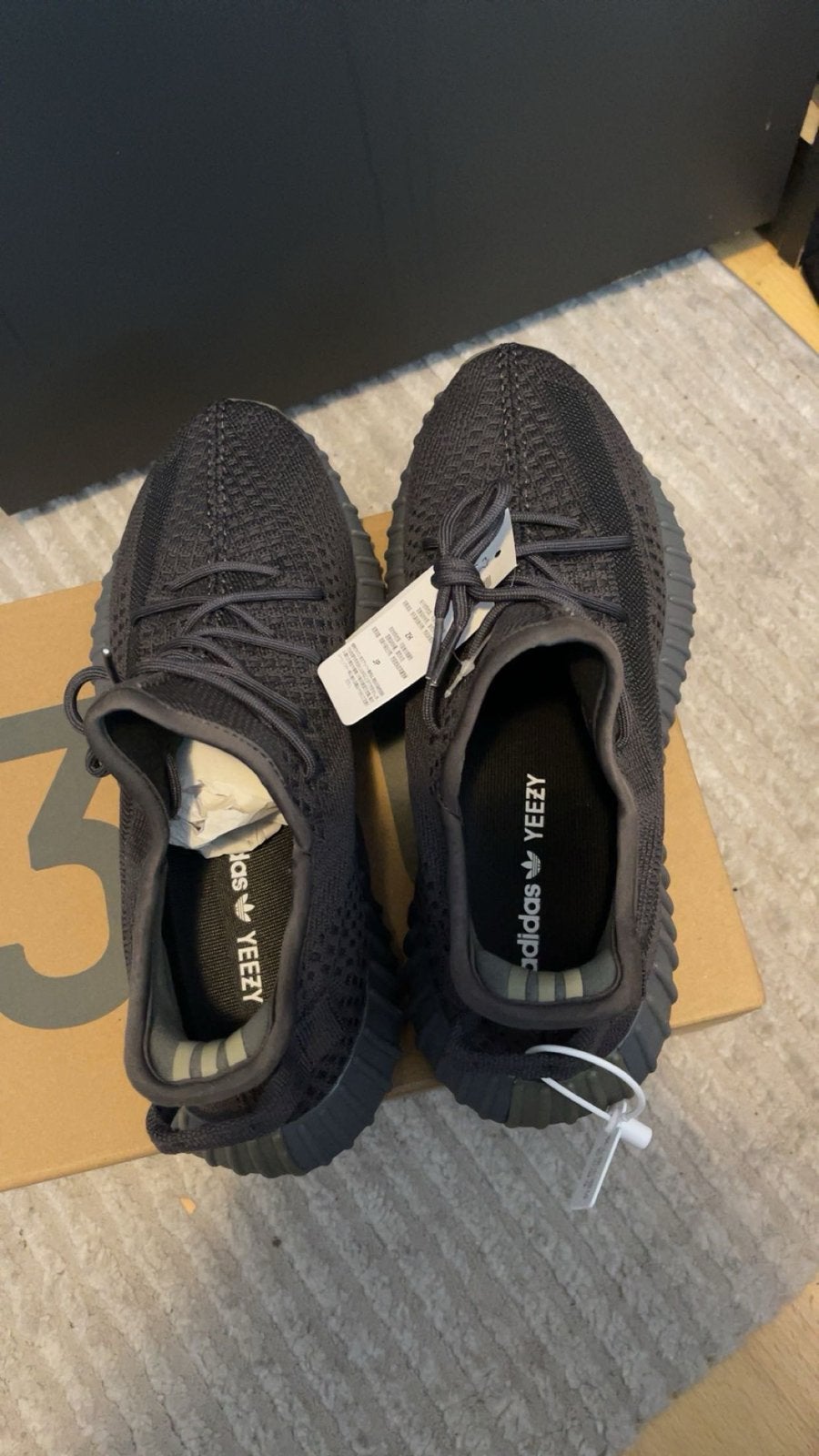 Yeezy 350 onyx, Ophalen of Verzenden, Nieuw, Zwart