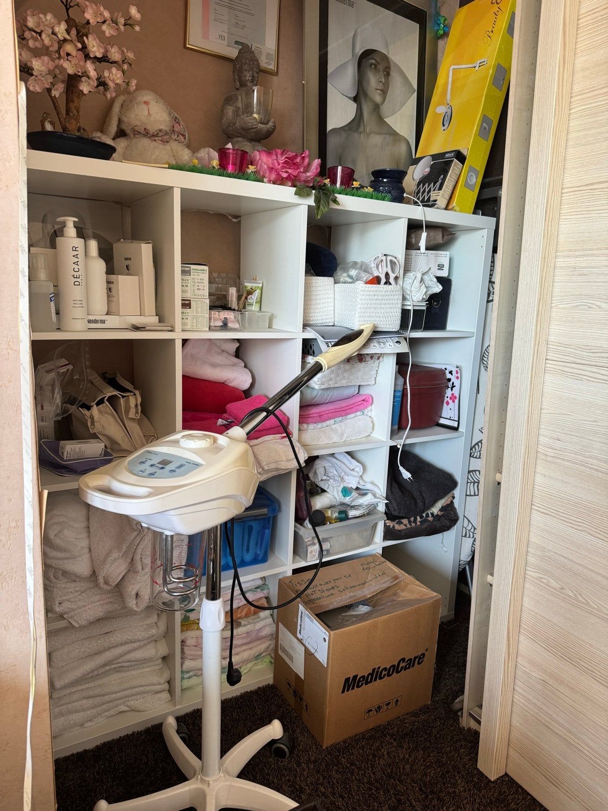 Gratis af te halen: 3-deurs kast in Beverwijk, Huis en Inrichting, Kasten | Kledingkasten, Ophalen of Verzenden, Gebruikt, Met deur(en)