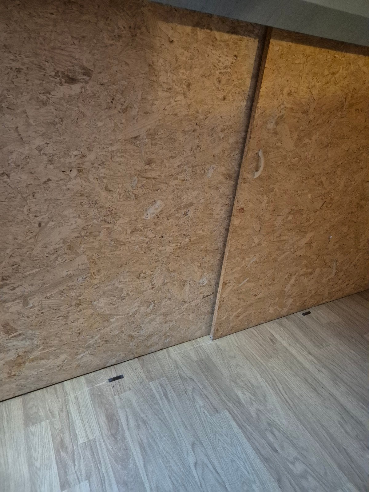 6x OSB platen 122x116x2 cm met schuifdeurwieltjes, Ophalen, Gebruikt