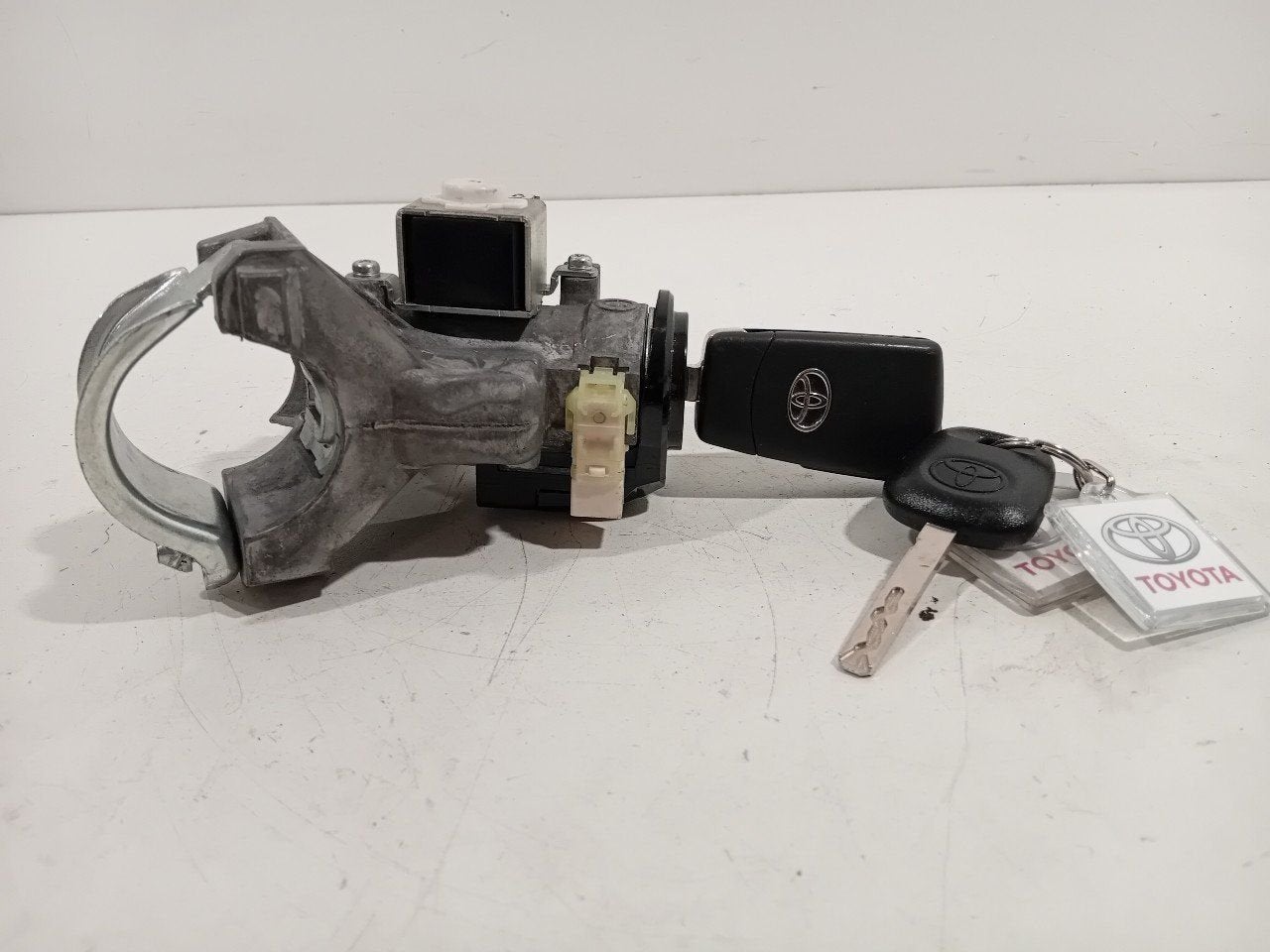 Contactslot + sleutel Toyota Yaris, Auto-onderdelen, Onderdelen@venauto.nl, Van der Ven Autorecycling B.V., Gebruikt, Ettenseweg 76, 4706 PB Roosendaal, The Netherlands
