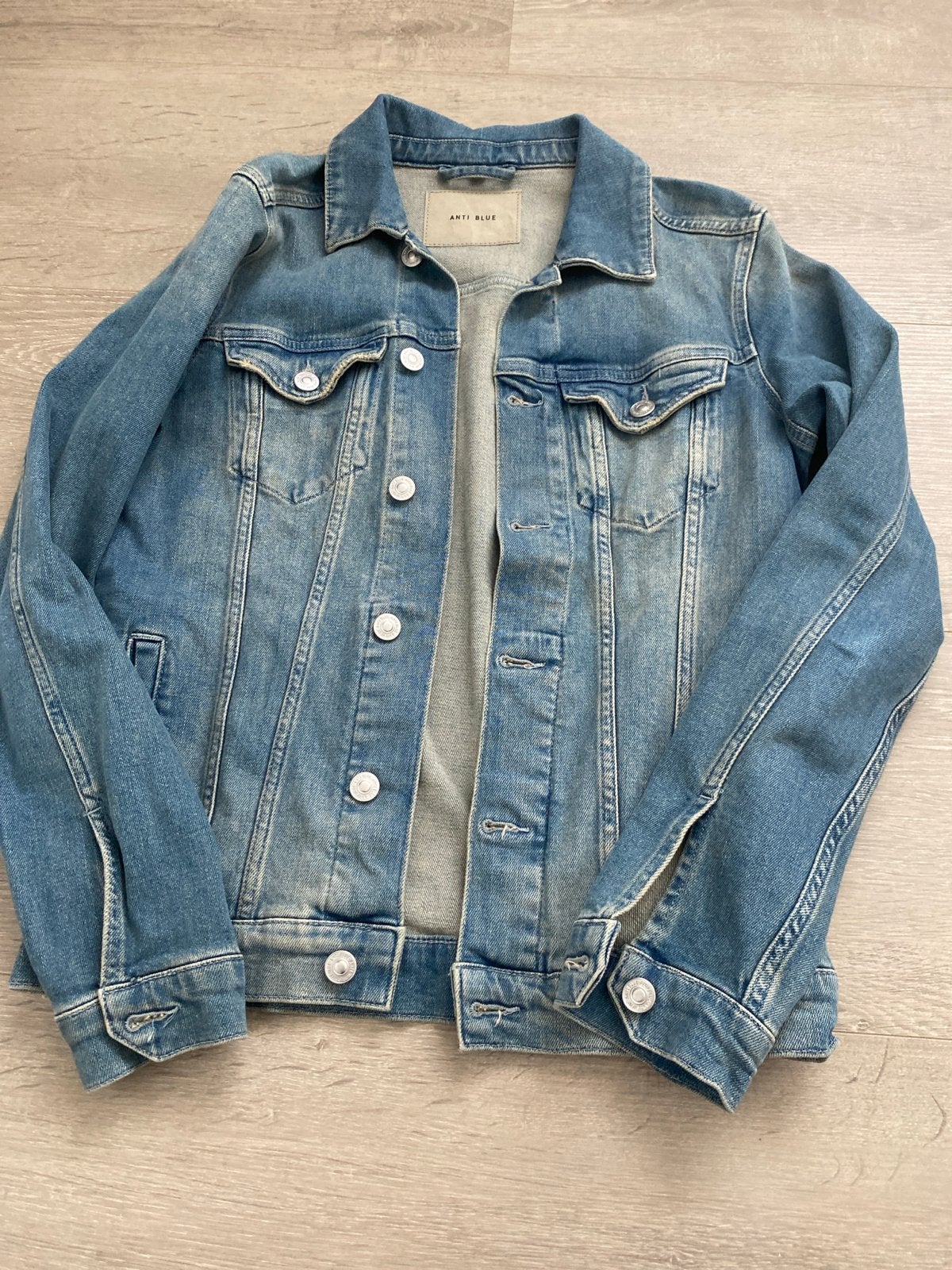 Anti Blue spijkerjasje - Maat S, Ophalen of Verzenden, Zo goed als nieuw, Blauw