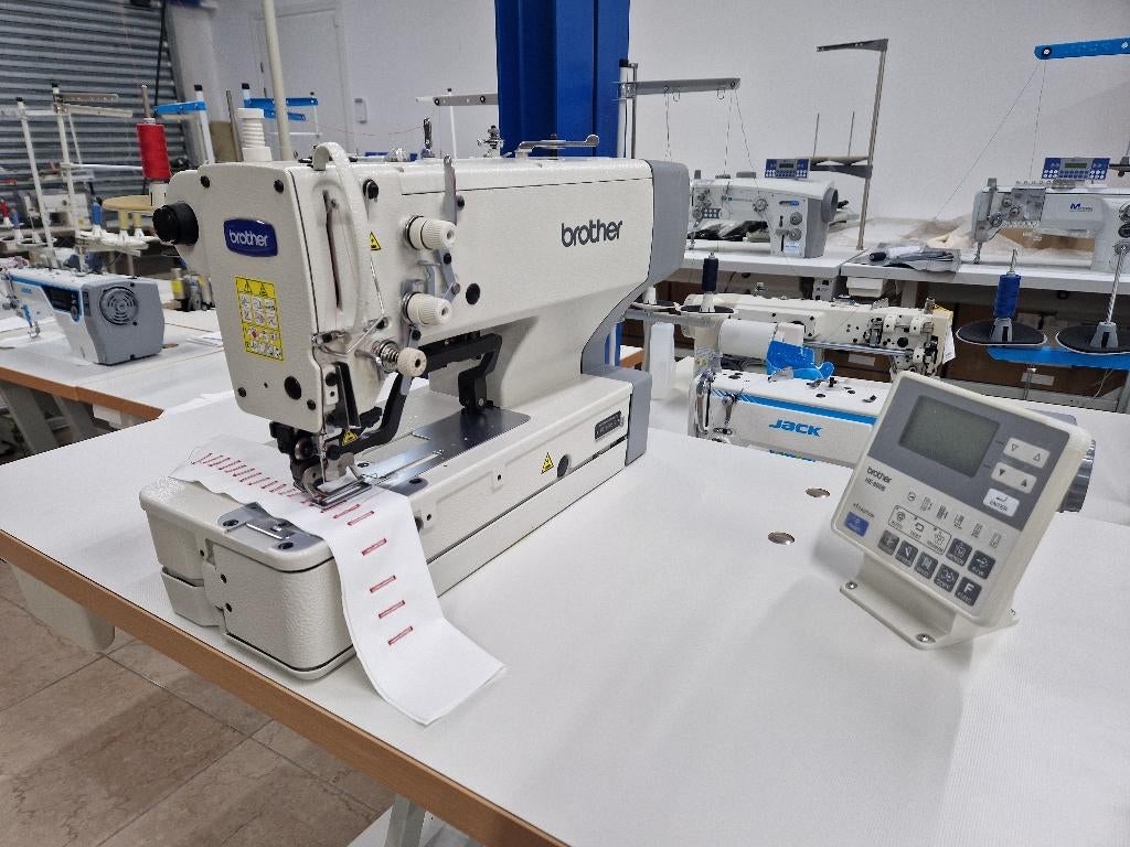Brother HE-800B-2 Industriële Naaimachine ACTIE 2, Hobby en Vrije tijd, Naaimachines en Toebehoren, Ophalen, Nieuw, Naaimachine