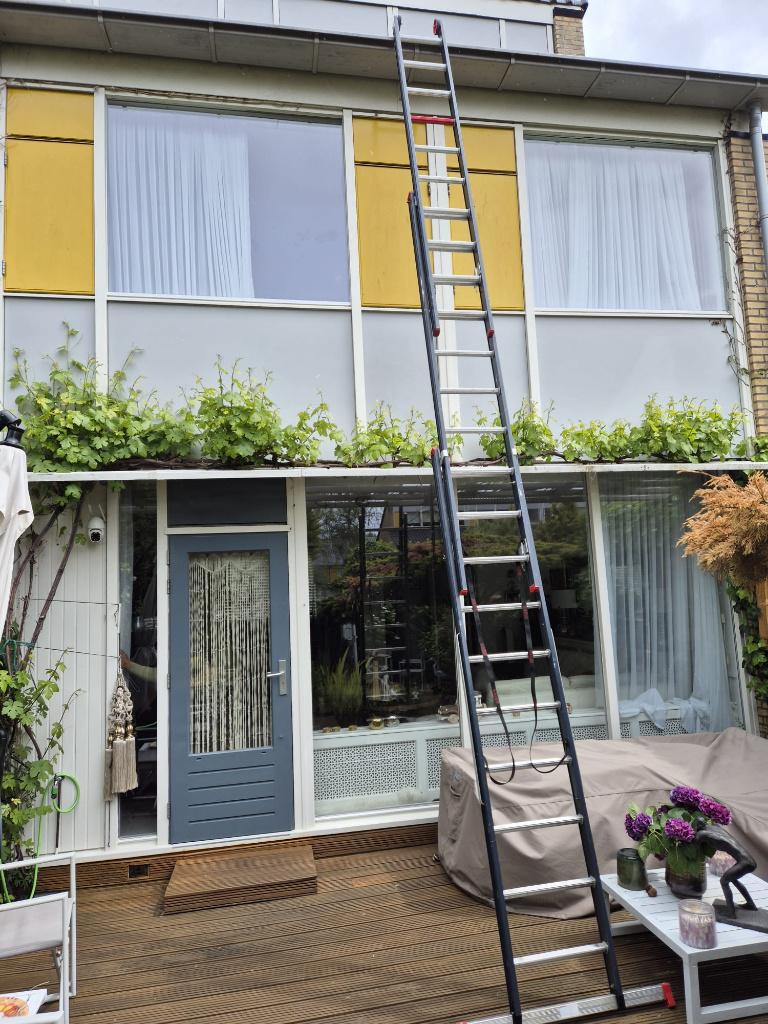 Ladder Altrex 3 Delig 30 sporten, Doe-het-zelf en Verbouw, Ladders en Trappen, Ophalen, Gebruikt, Ladder, Opvouwbaar of Inschuifbaar