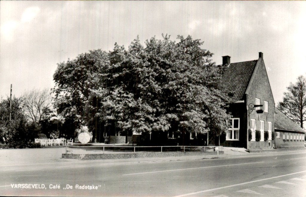 Varsseveld - Café - De Radstake, Ophalen of Verzenden, 1960 tot 1980, Ongelopen, Gelderland
