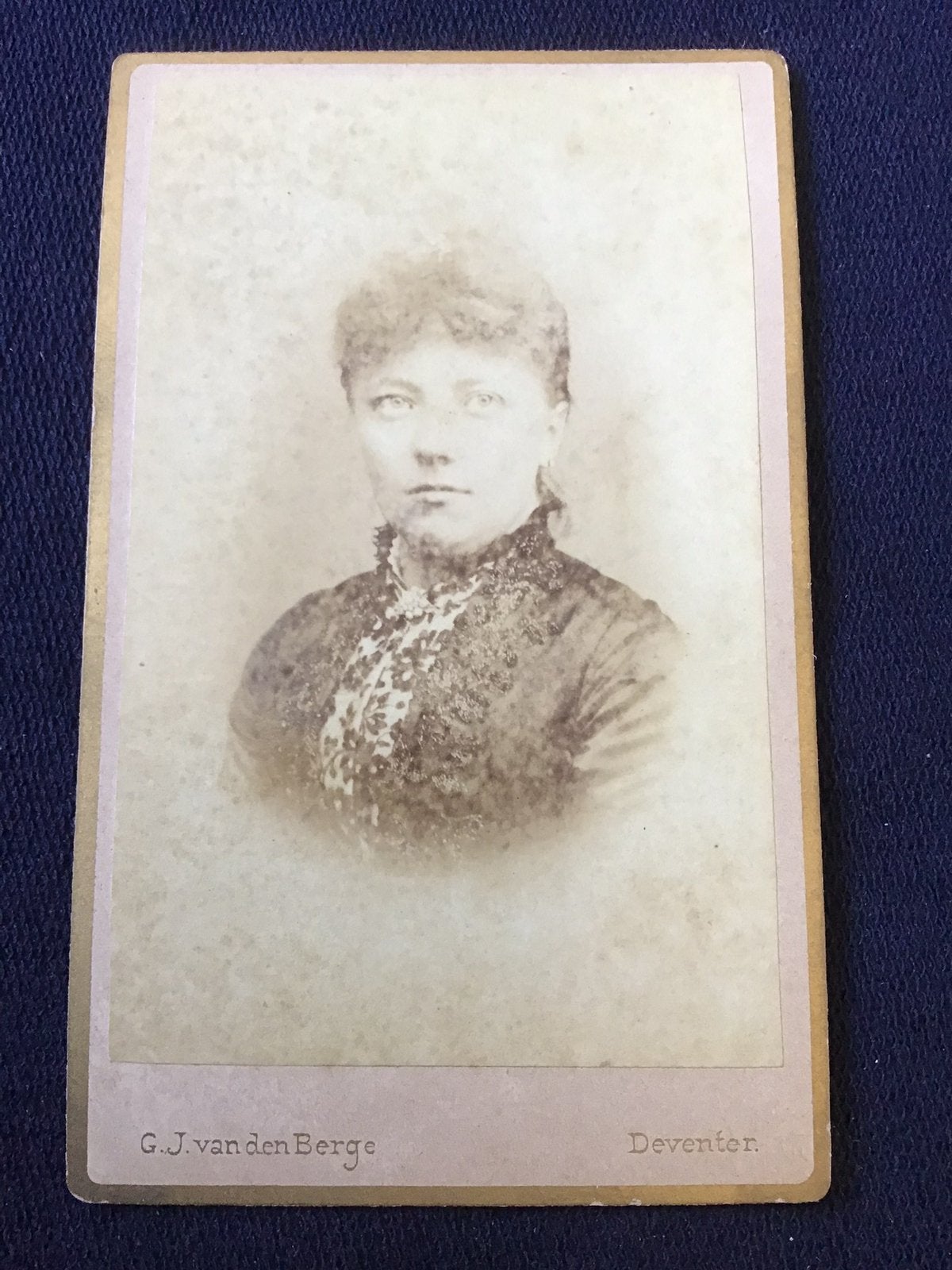 CDV, Vrouw, G.J. V.D. BERGE, DEVENTER, Carte de Visite, Verzenden, Voor 1940, Gebruikt, Foto