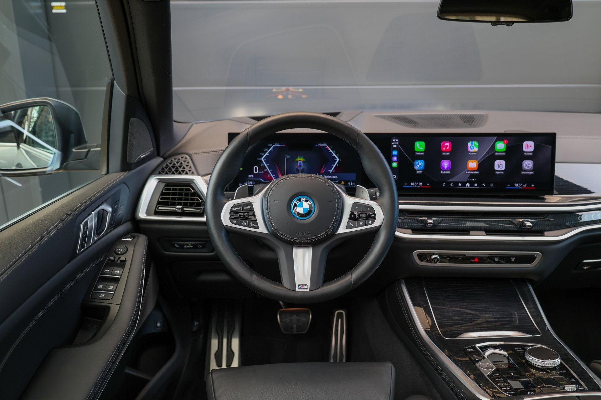 Foto 33 van BMW X5 xDrive50e | BTW | SKYLOUNGE | 22 INCH | COMFORTSTOELE