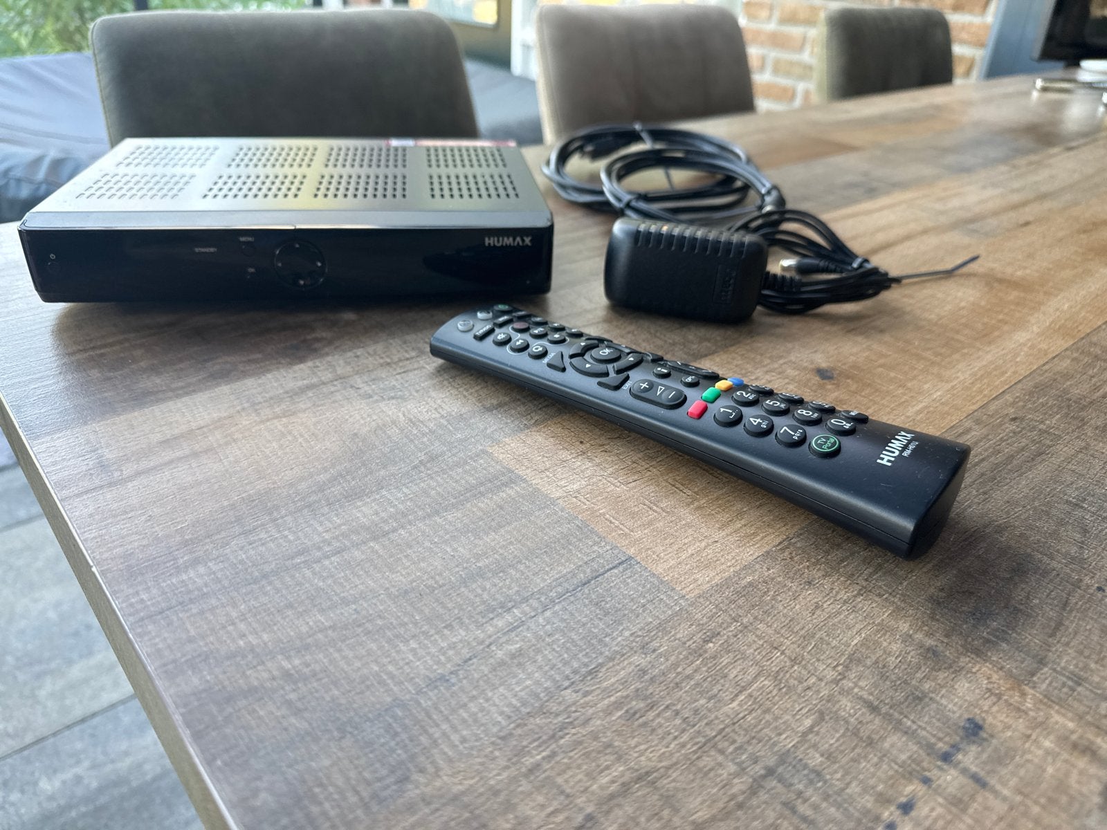Humax digitale ontvanger met afstandsbediening en kabels, Ophalen of Verzenden, Gebruikt, Decoder